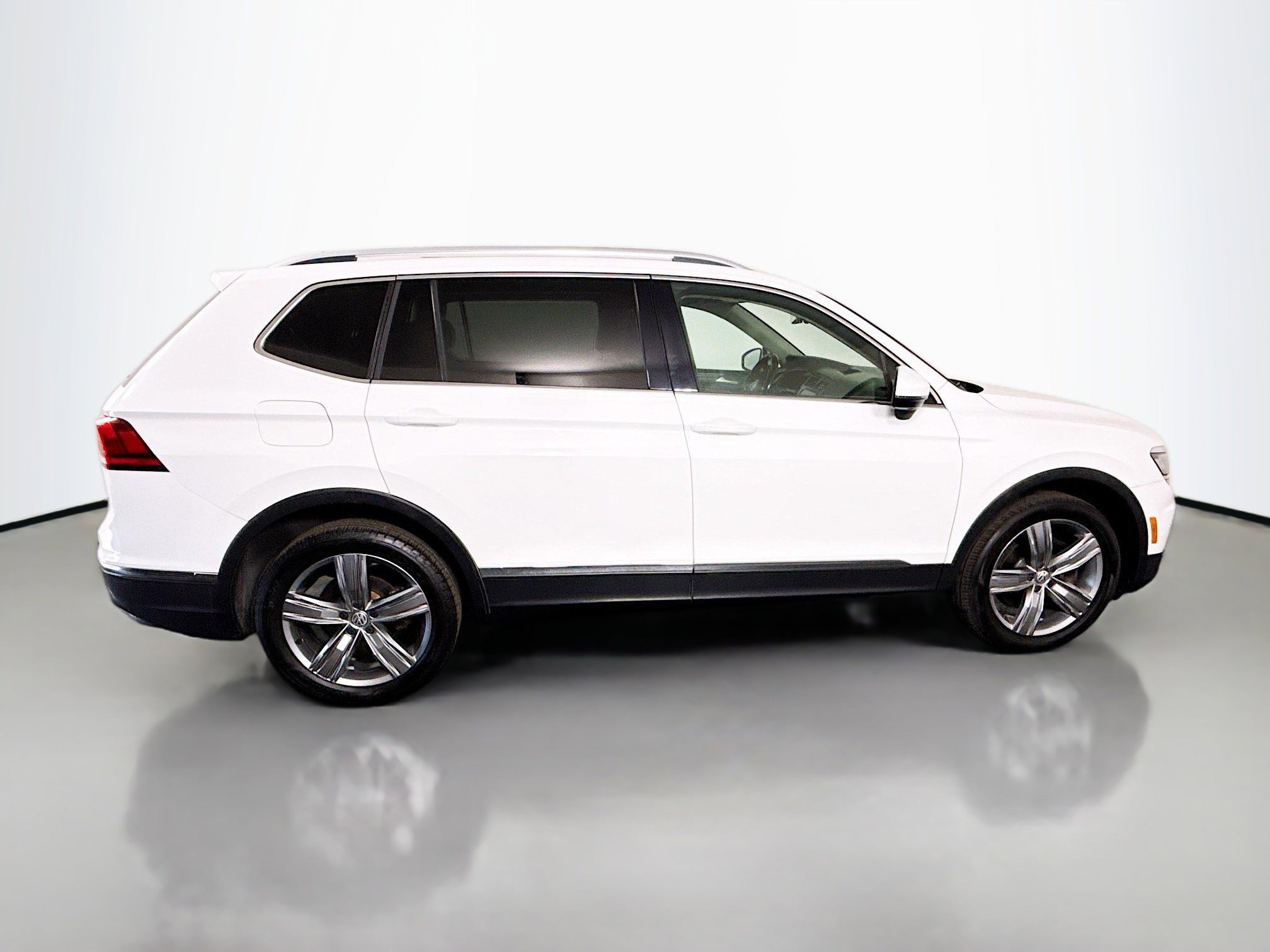 Used 2018 Volkswagen Tiguan SEL Premium image 11