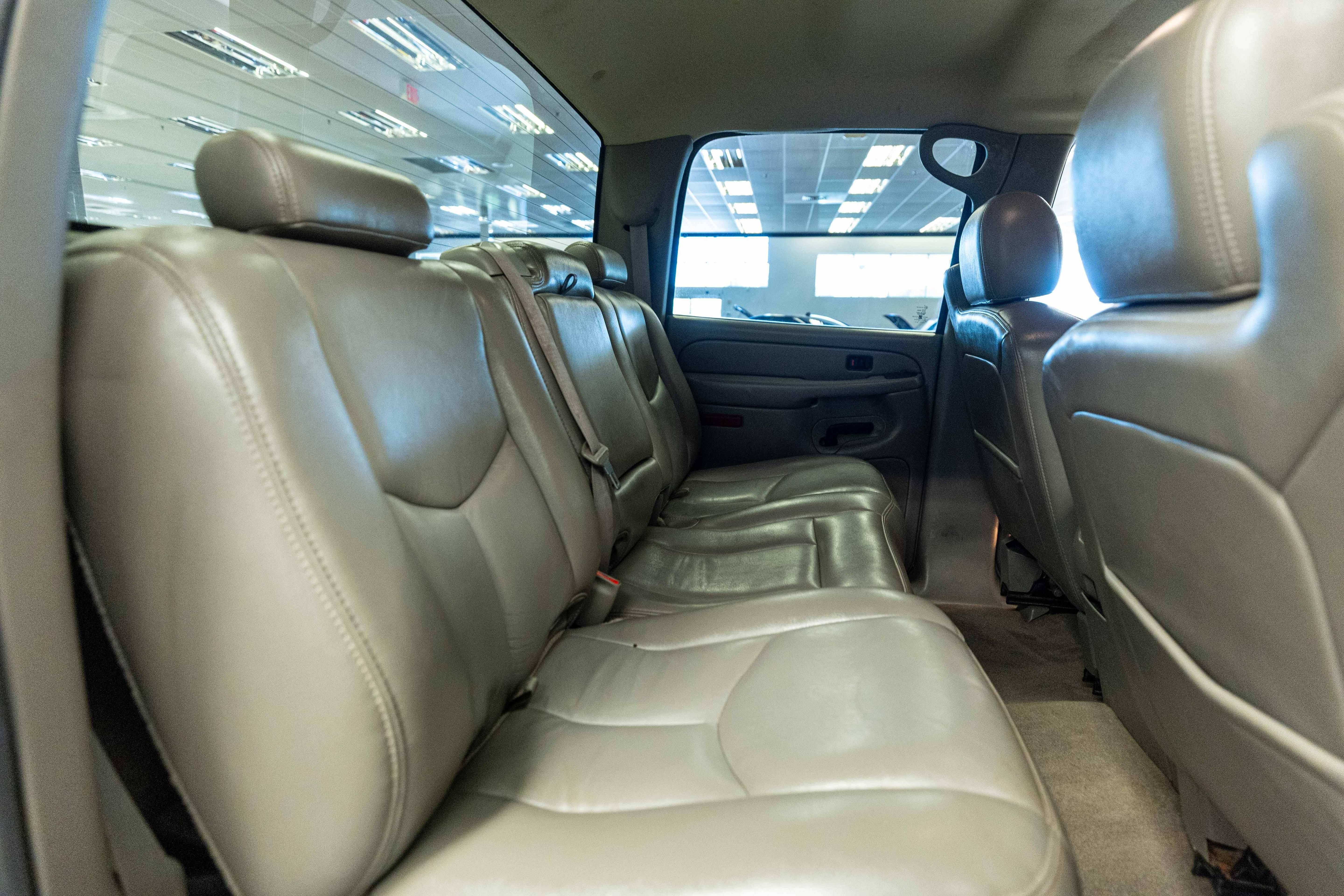Used 2007 GMC Sierra 3500 SLT w/ Heavy-Duty Power Package AWD/4WD image 13