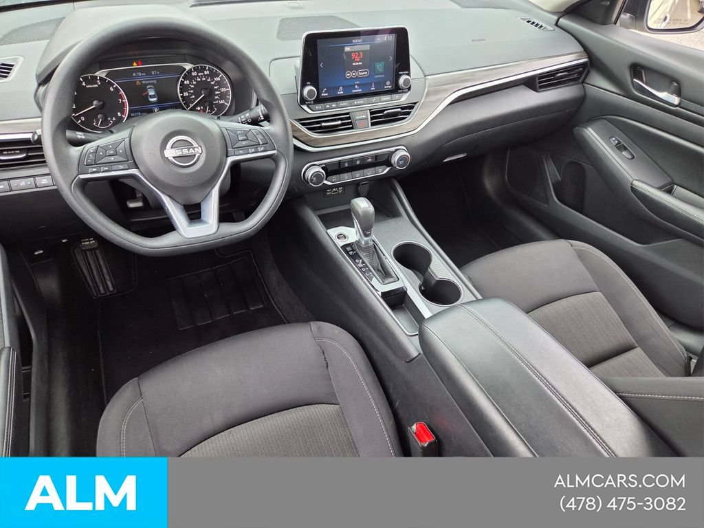 Used 2025 Nissan Altima 2.5 SV FWD image 9