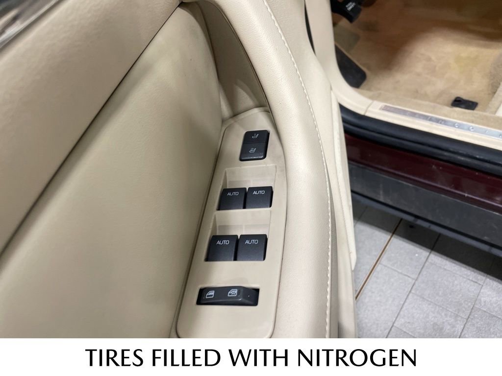 Used 2009 Lincoln MKS image 24