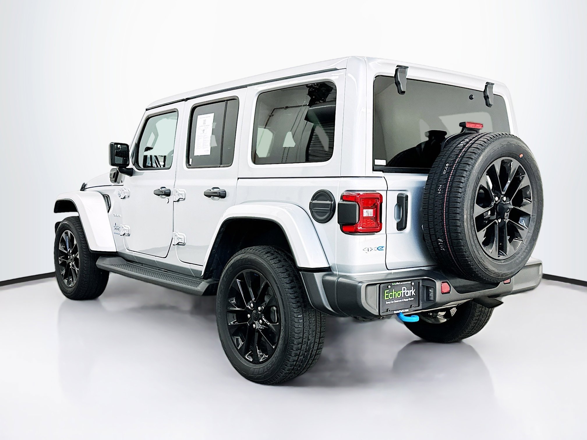 Used 2023 Jeep Wrangler Sahara w/ Cold Weather Group image 5