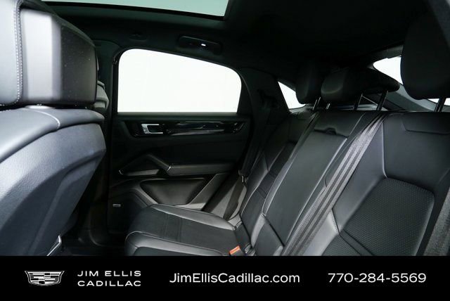 Used 2022 Porsche Cayenne Coupe image 19