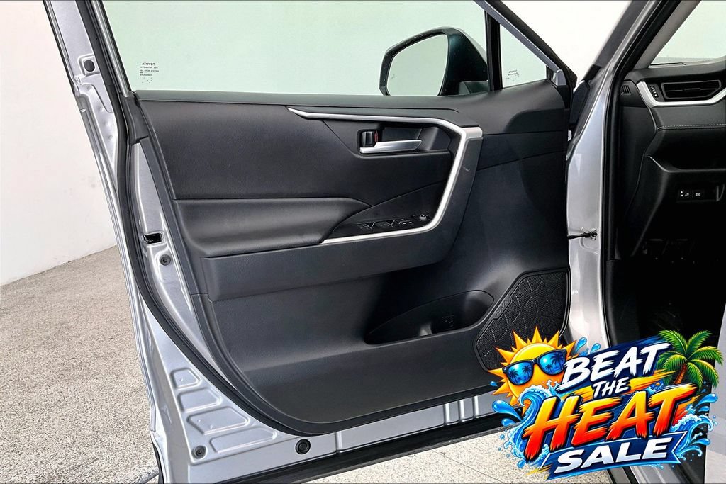 Used 2025 Toyota RAV4 XLE FWD image 22