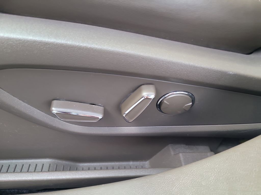 Used 2018 Lincoln MKX Reserve w/ Driver Assistance Package image 19