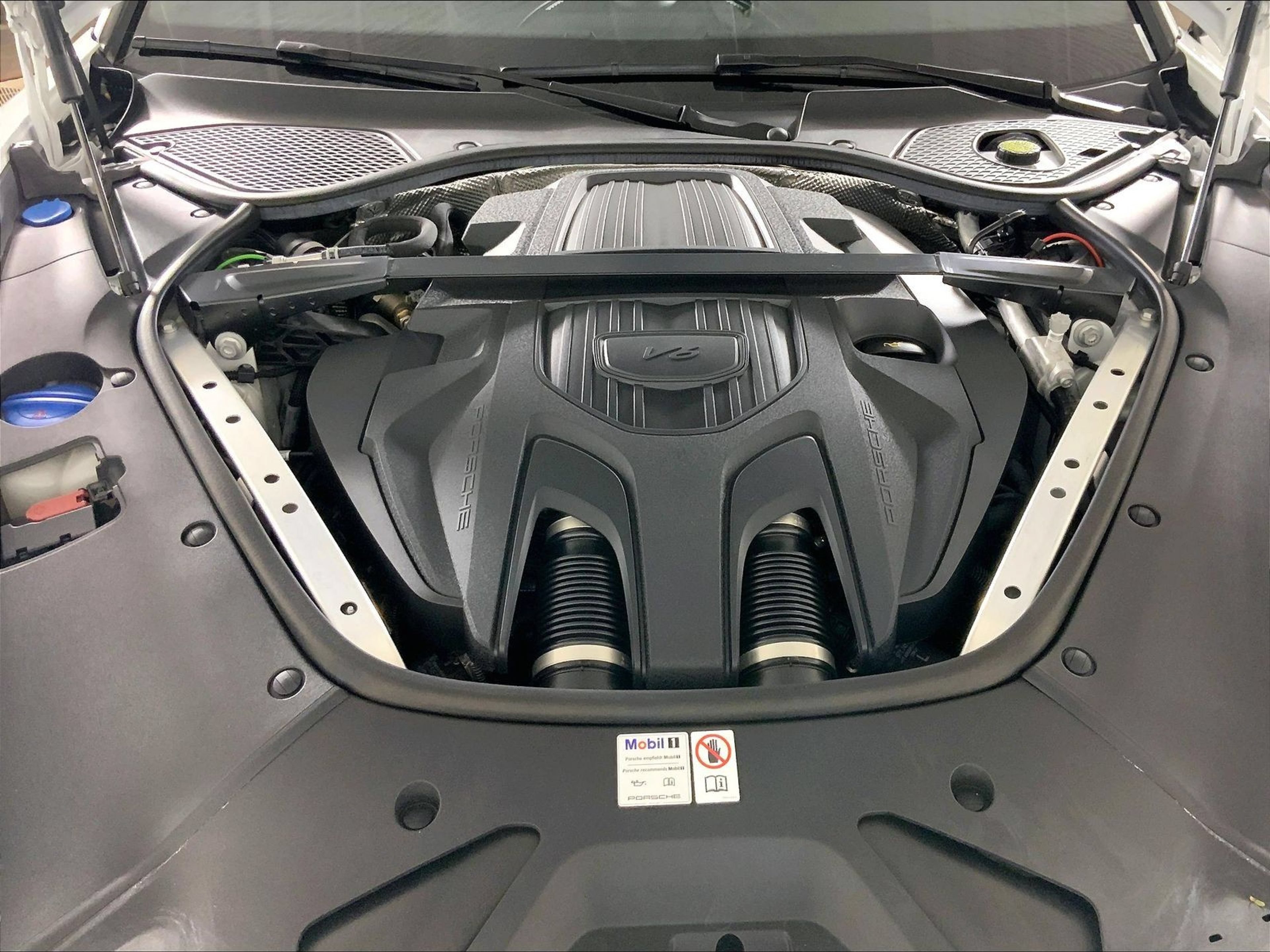 Certified 2024 Porsche Panamera 4 AWD/4WD image 25