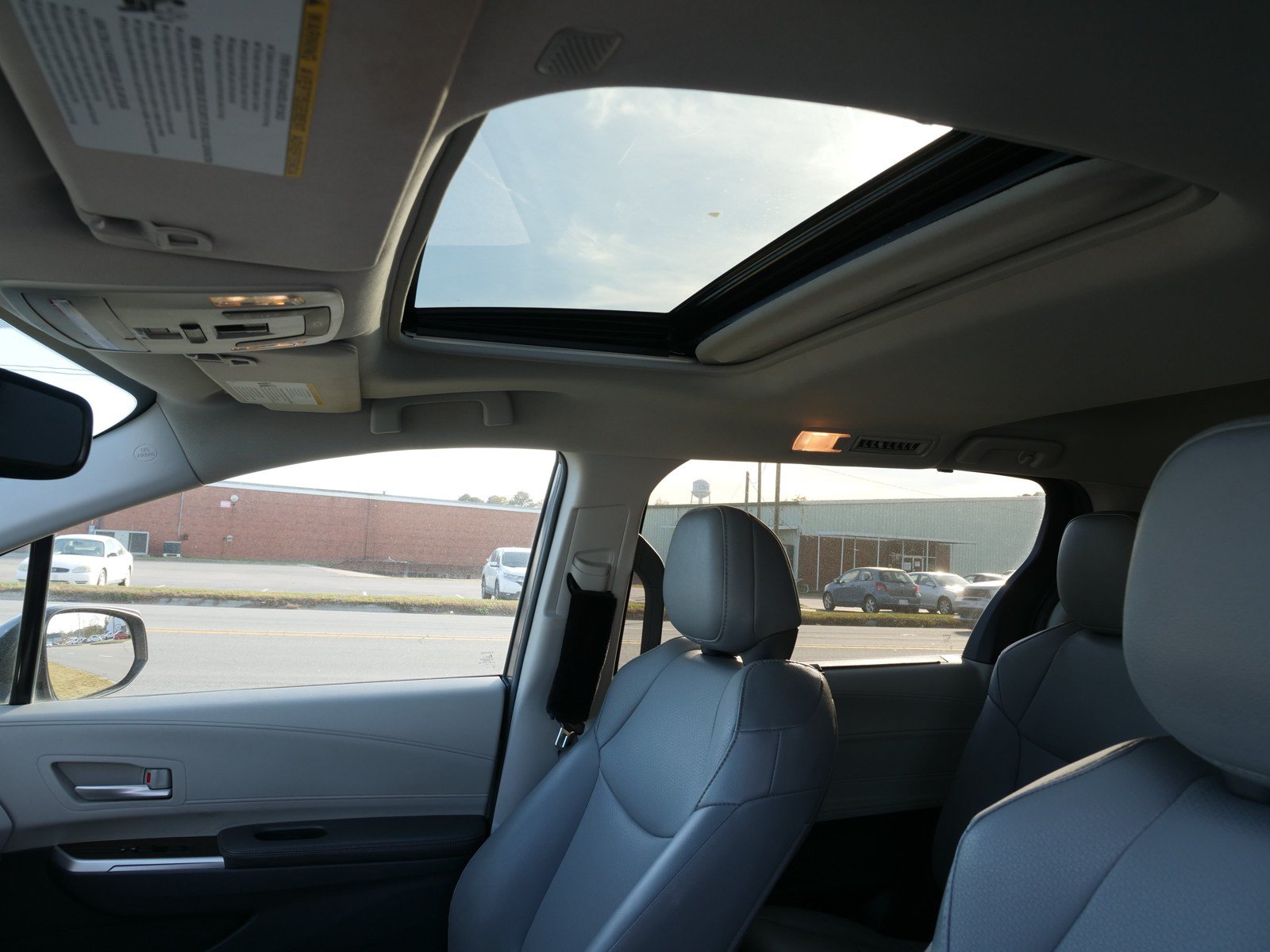 Used 2021 Toyota Sienna XLE FWD image 28