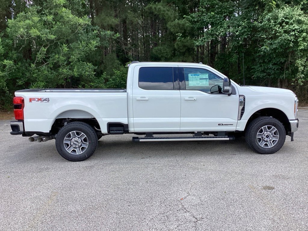 New 2025 Ford F250 Lariat w/ FX4 Off-Road Package image 4
