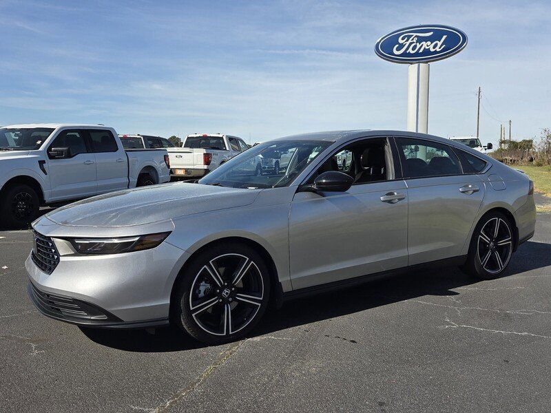 Used 2024 Honda Accord Sport image 3