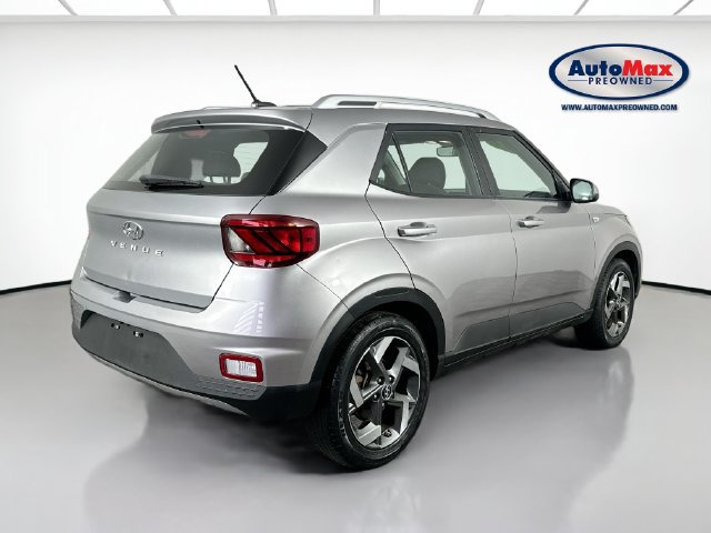 Used 2023 Hyundai Venue SEL w/ Cargo Package FWD image 2
