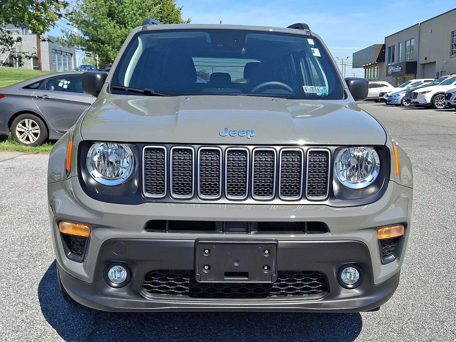 Used 2022 Jeep Renegade Latitude AWD/4WD image 2