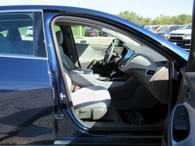 Used 2021 Chevrolet Malibu LT FWD image 13