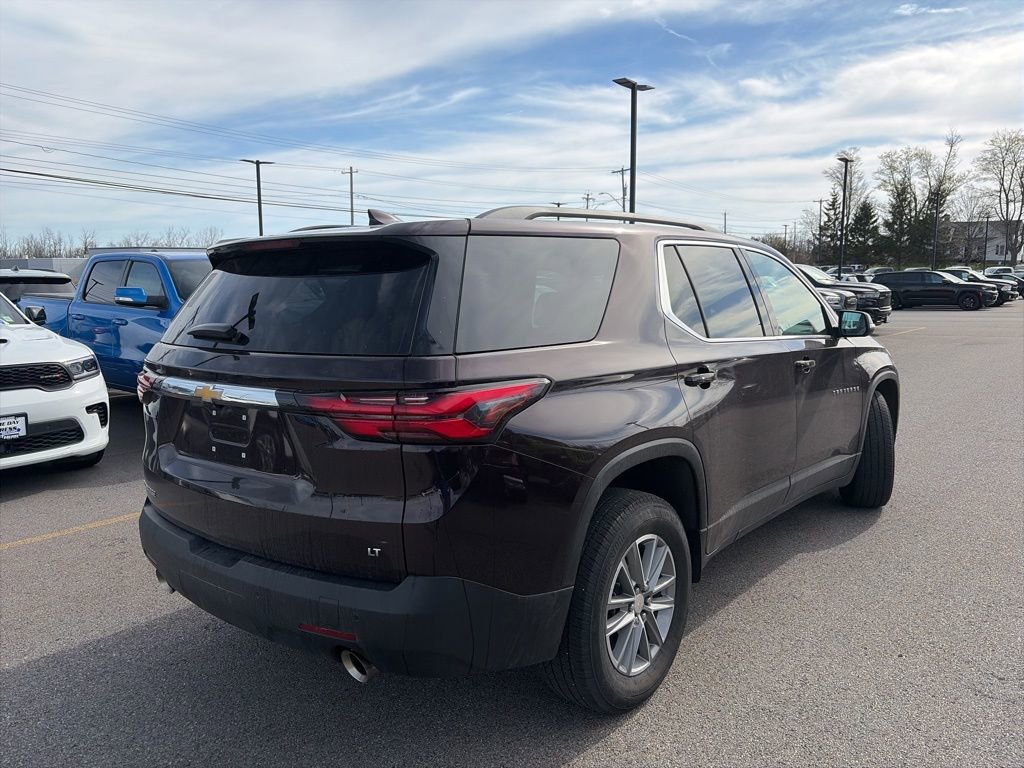 Used 2023 Chevrolet Traverse LT FWD image 2