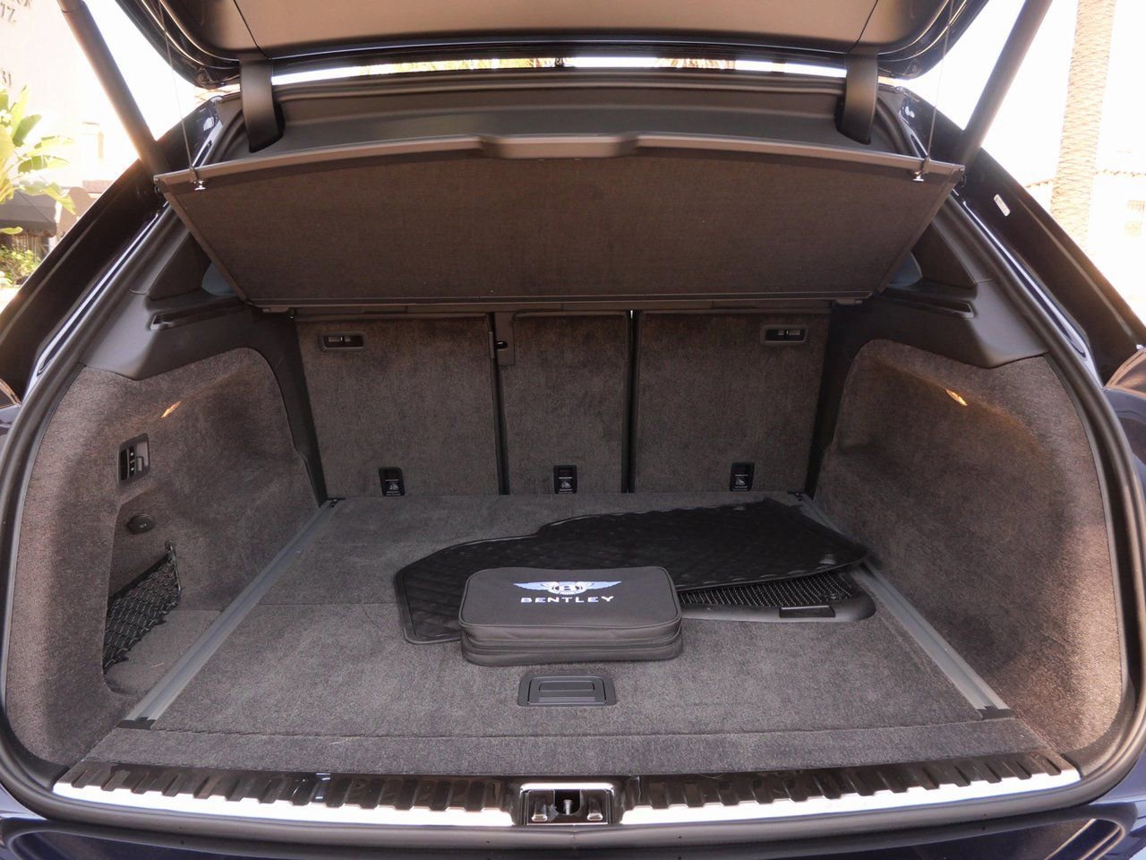 Used 2025 Bentley Bentayga AWD/4WD image 22