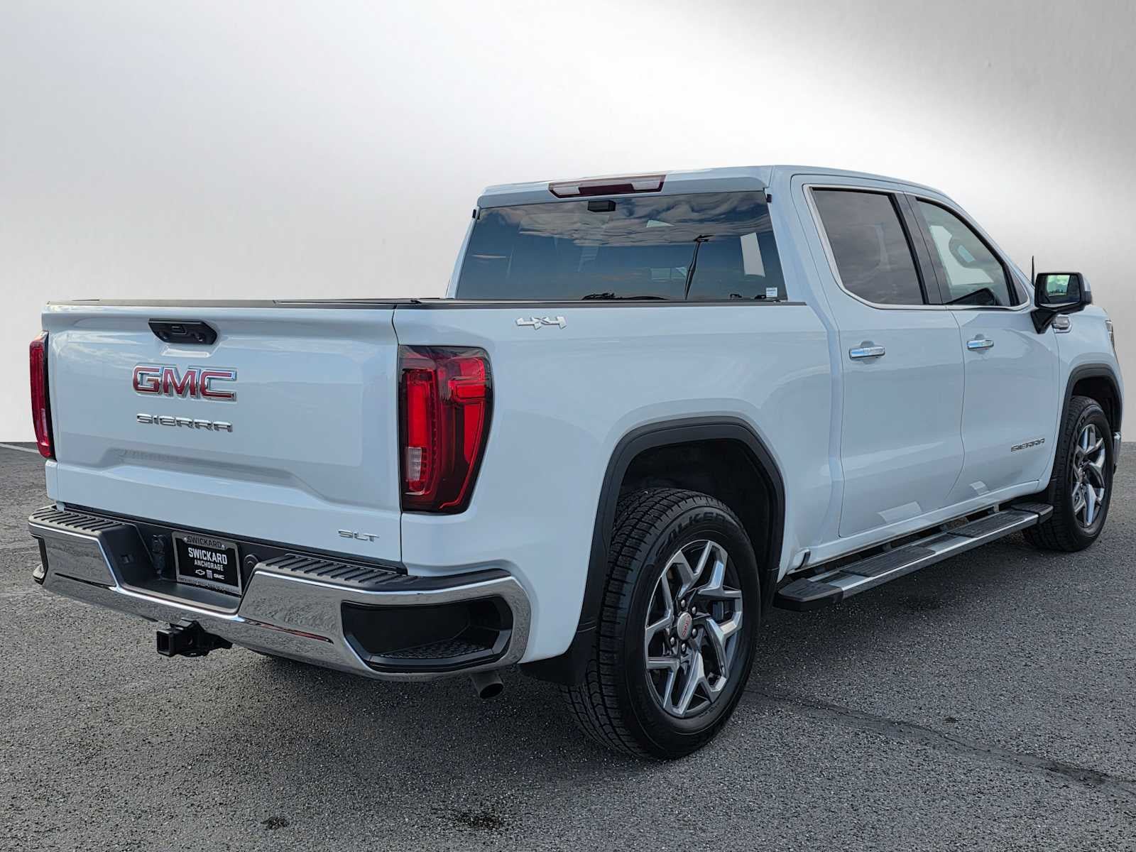 Used 2023 GMC Sierra 1500 SLT w/ SLT Premium Package AWD/4WD image 3