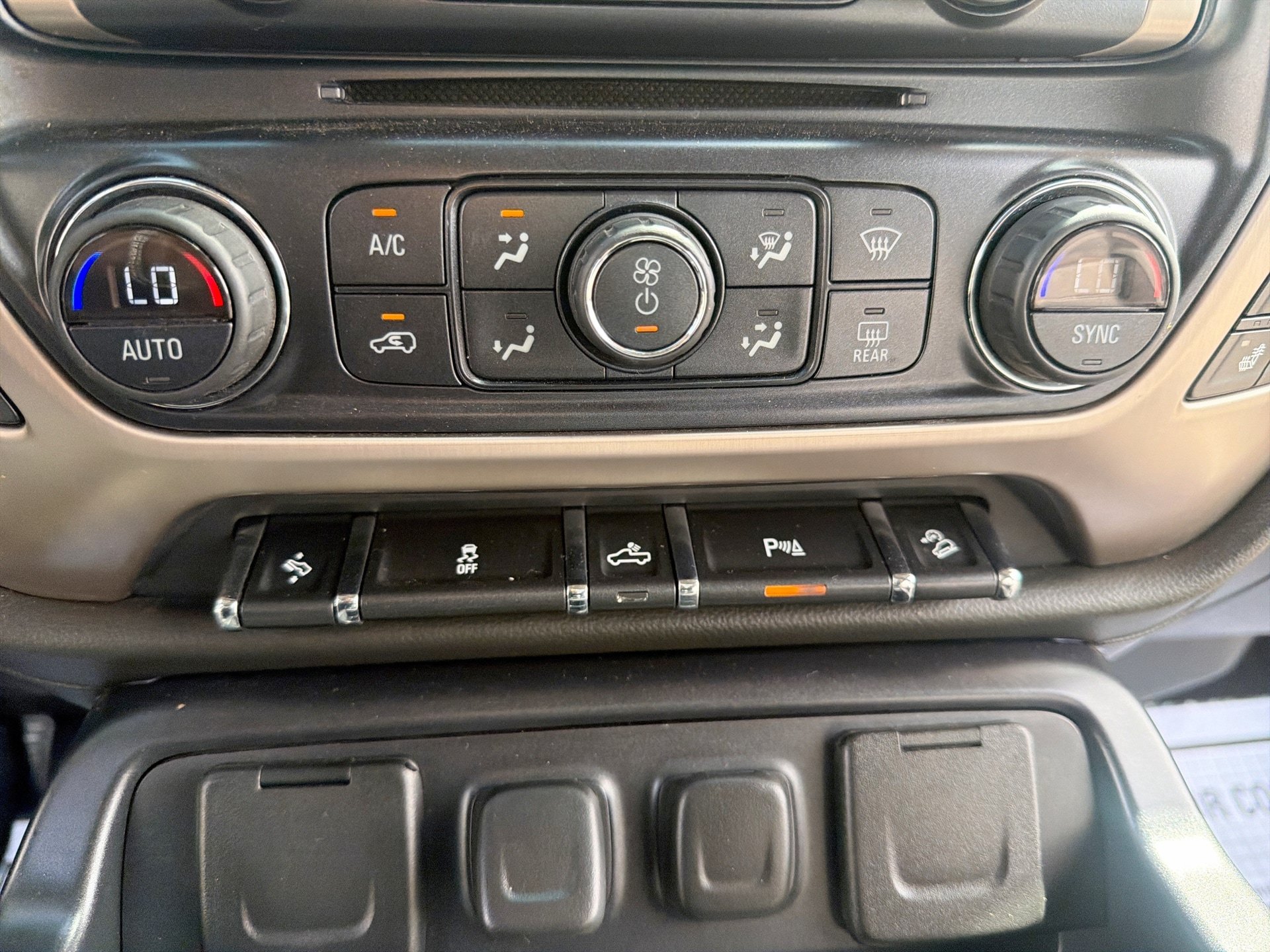 Used 2015 GMC Sierra 1500 Denali AWD/4WD image 17