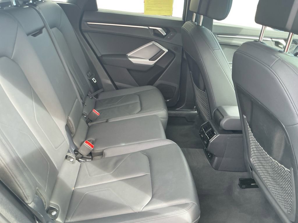 Used 2025 Audi Q3 2.0T Premium image 16