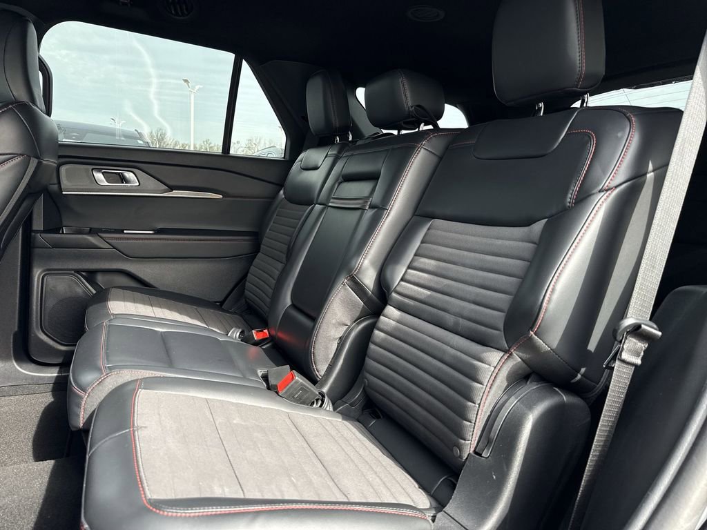 Used 2025 Ford Explorer ST-Line w/ ST-Line Street Pack image 24