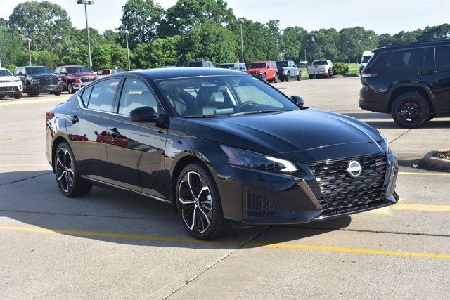 Used 2025 Nissan Altima 2.5 SR FWD image 3