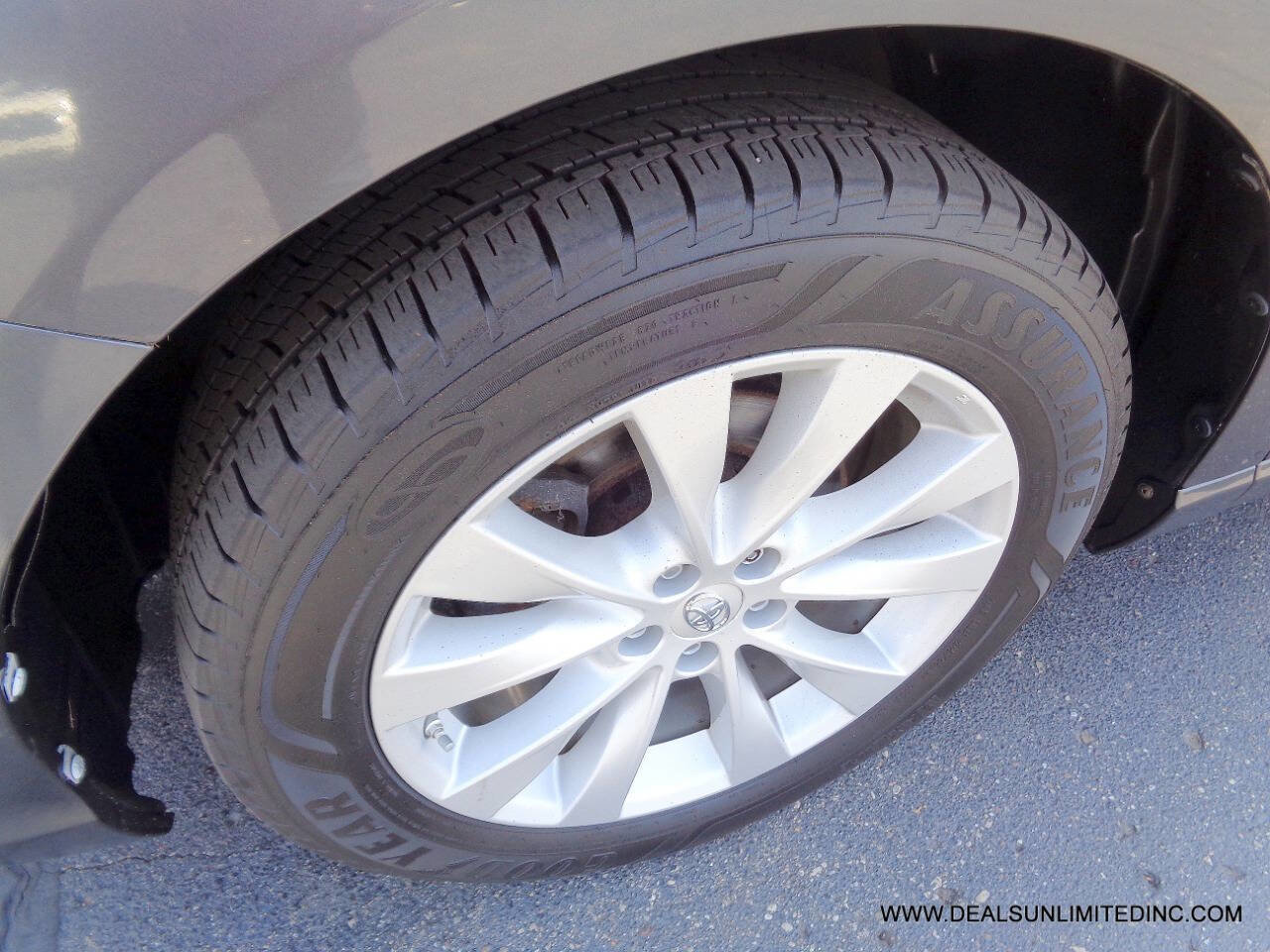 Used 2015 Toyota Venza LE FWD image 7