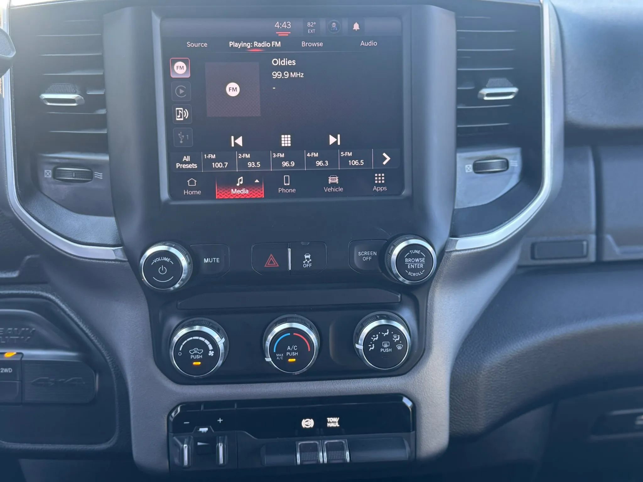 Used 2024 RAM 3500 Big Horn AWD/4WD image 20