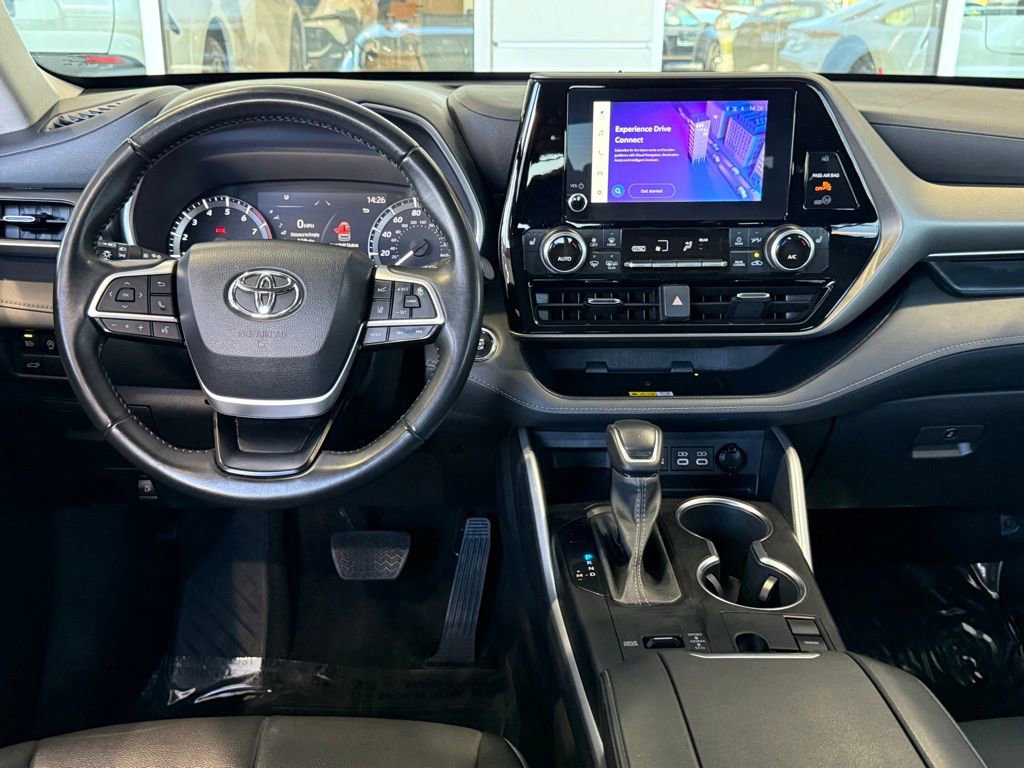 Certified 2023 Toyota Highlander XLE image 33