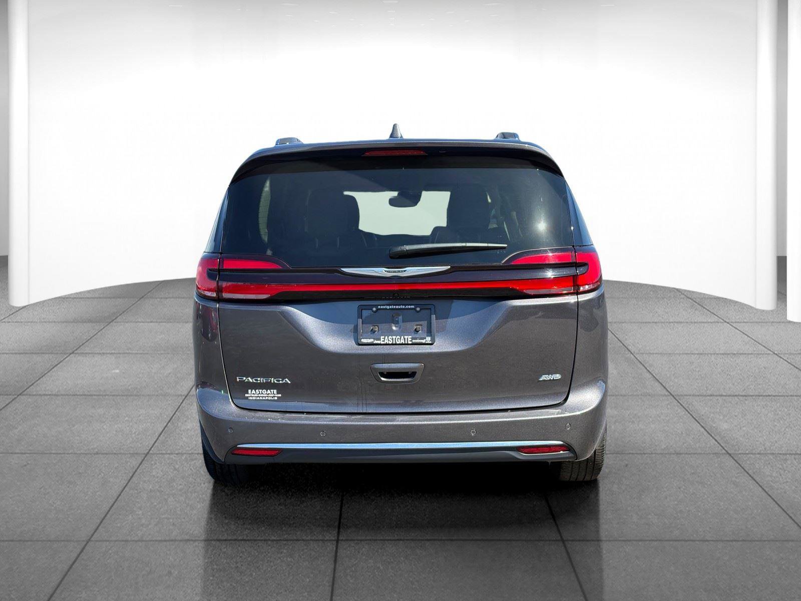 Used 2021 Chrysler Pacifica Touring-L image 6