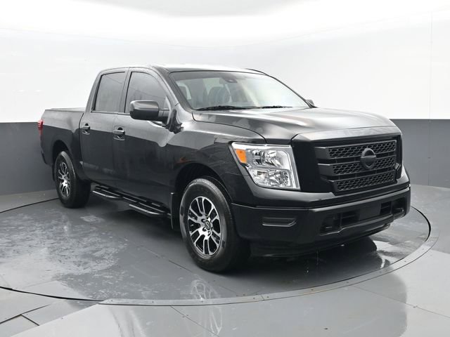 Used 2024 Nissan Titan SV image 3