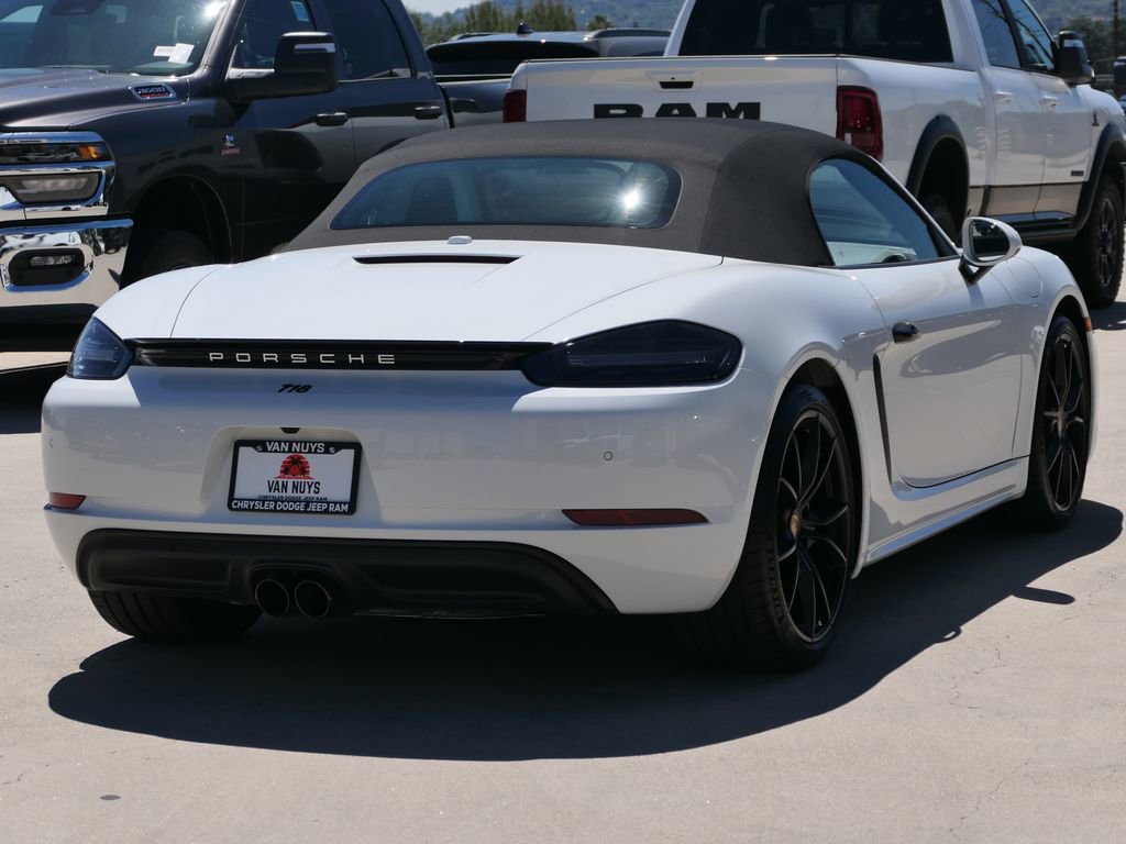 Used 2024 Porsche 718 Boxster RWD image 3