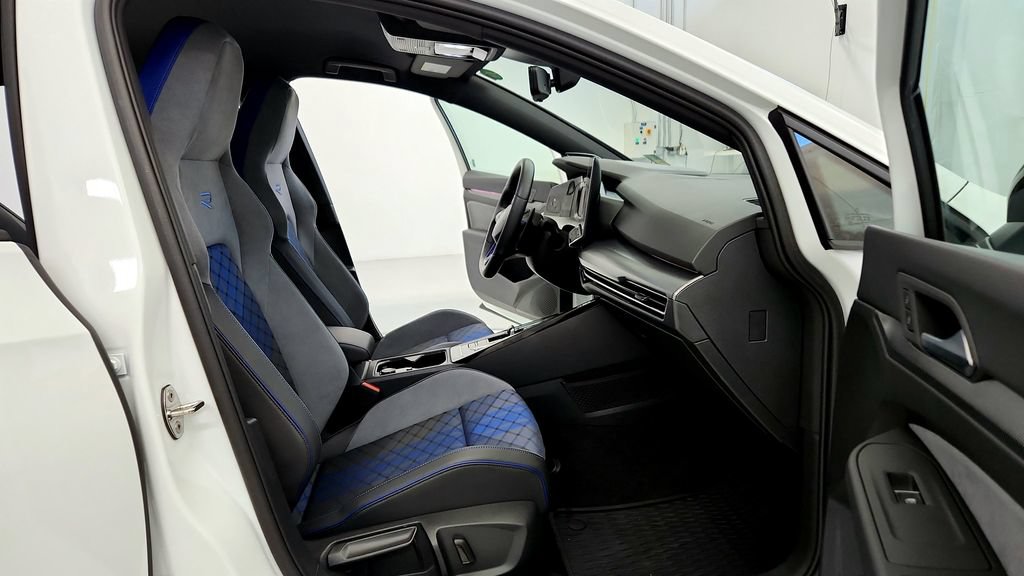 Used 2025 Volkswagen Golf w/ Euro Style Package AWD/4WD image 16