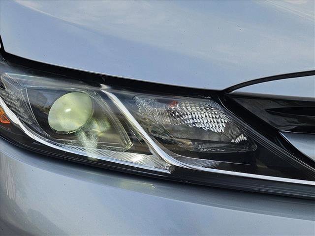 Used 2018 Toyota Camry LE image 4