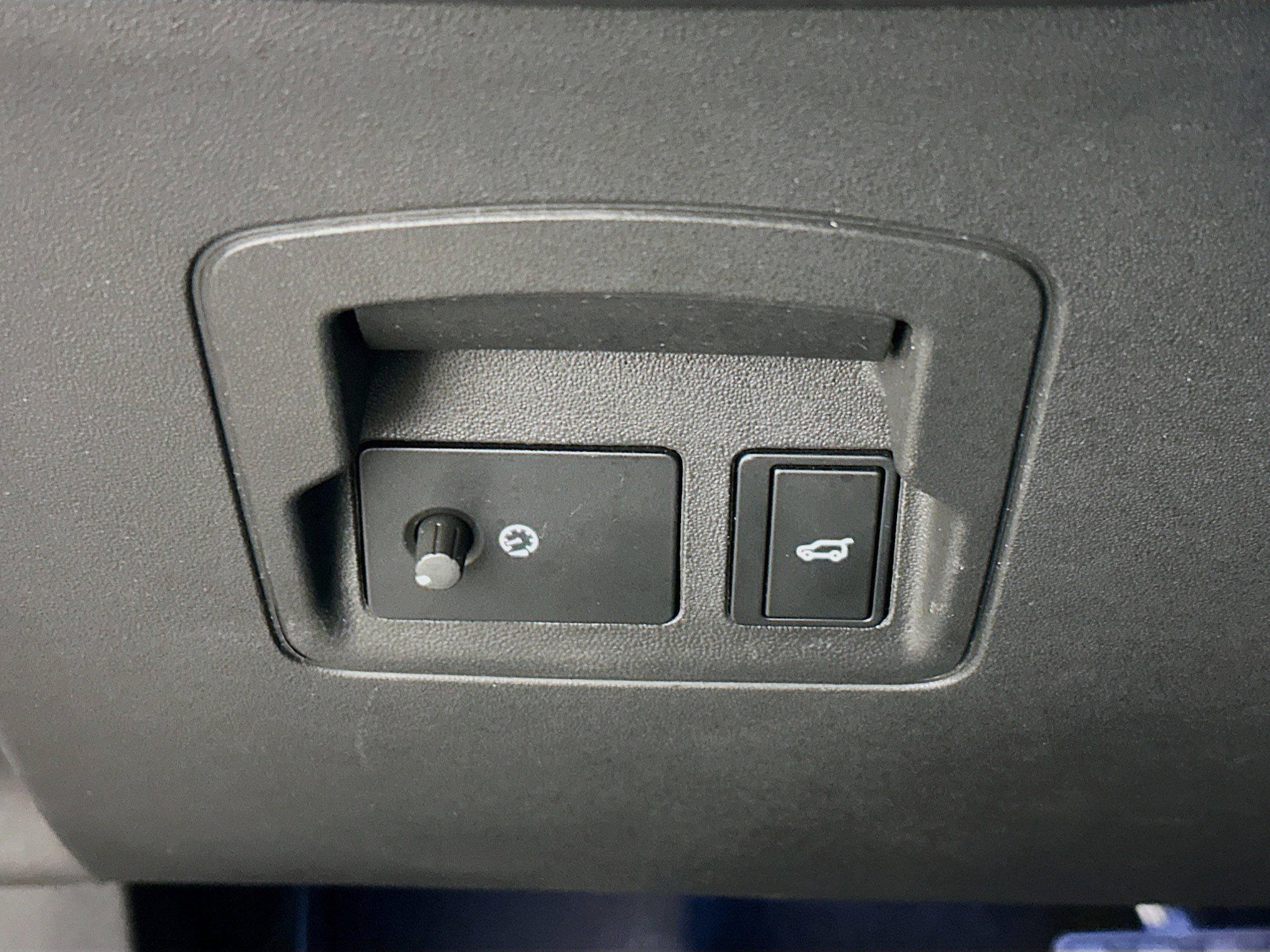 Used 2024 Land Rover Range Rover Velar S image 17