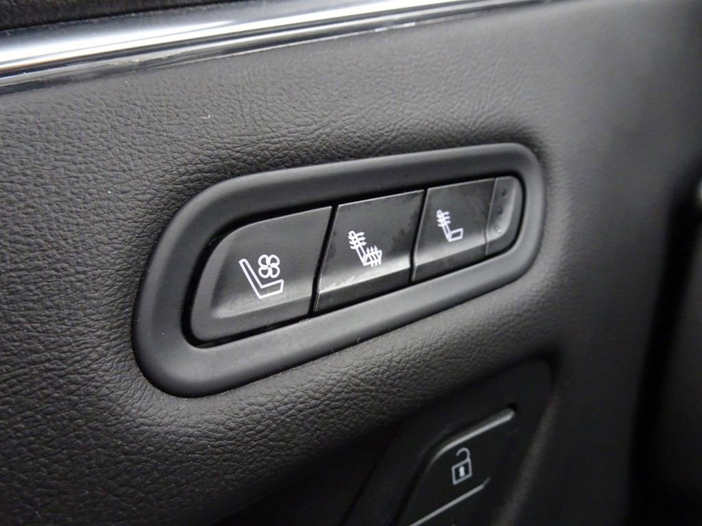 Used 2022 Cadillac Escalade ESV Premium Luxury w/ LPO, Radiant Package image 23