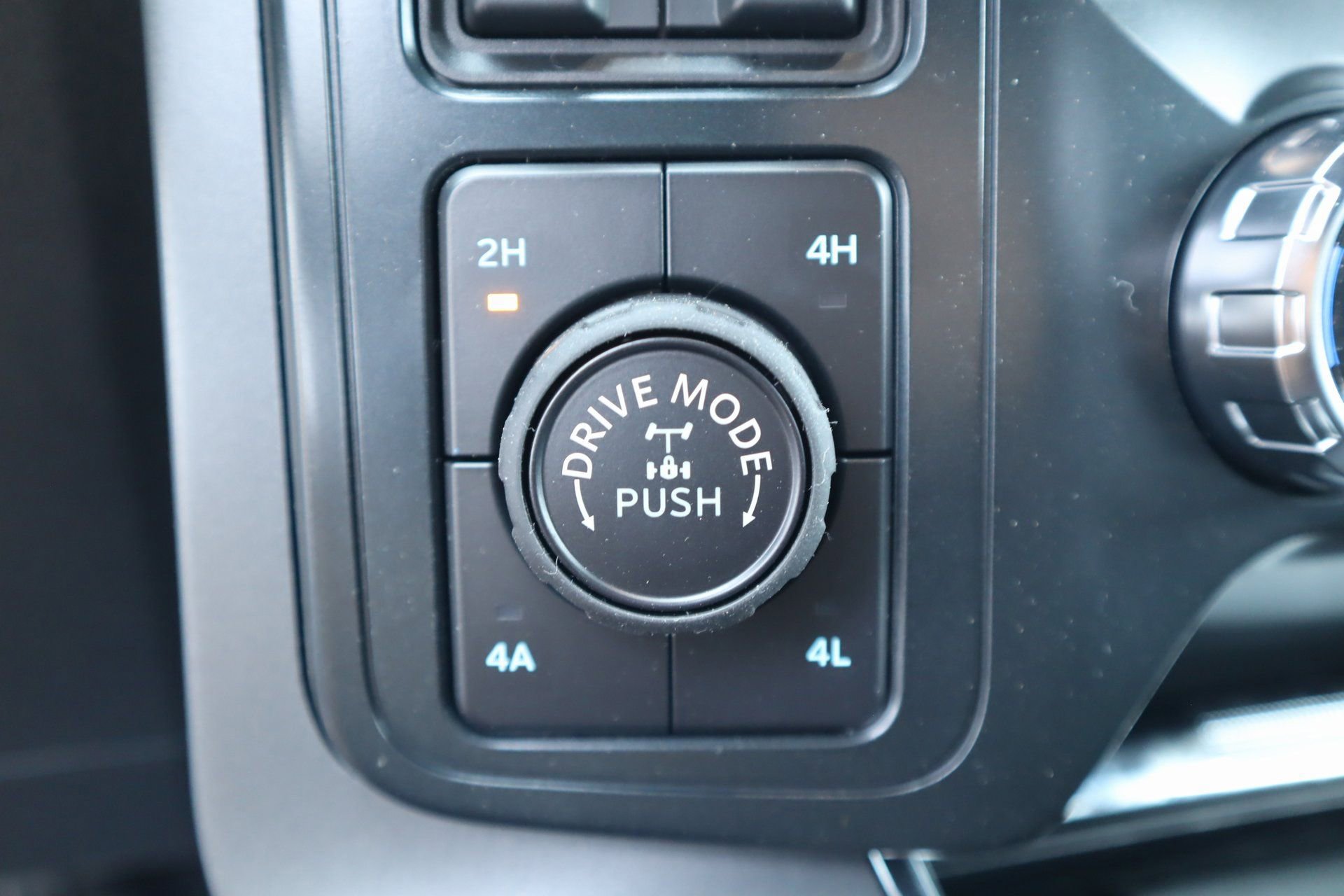 New 2025 Ford F150 Lariat w/ Equipment Group 502A High image 10