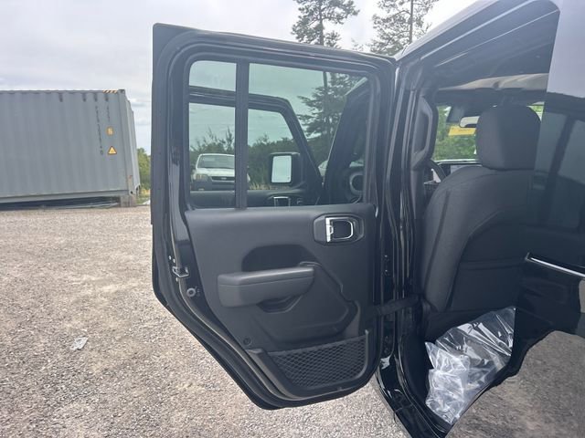 New 2025 Jeep Gladiator Sport image 34