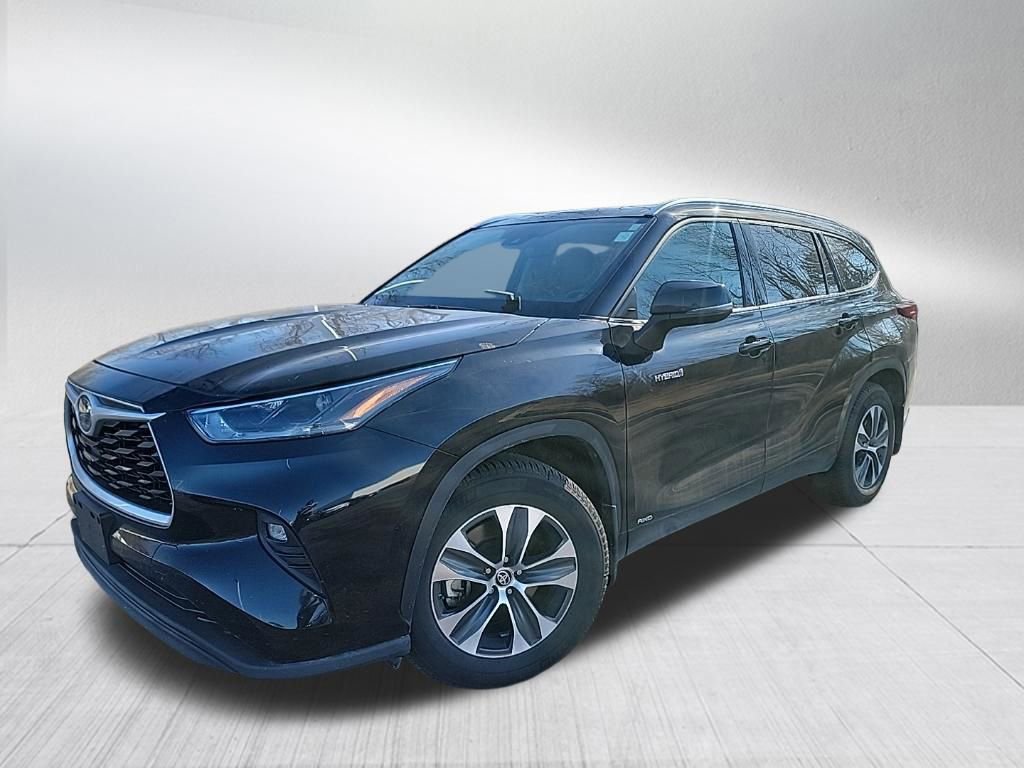 Used 2021 Toyota Highlander XLE image 1
