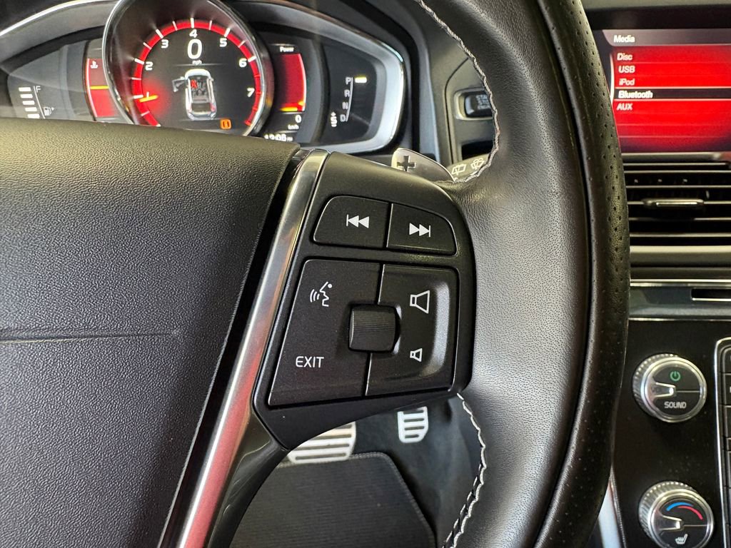 Used 2017 Volvo XC60 T6 R-Design w/ Protection Package image 19