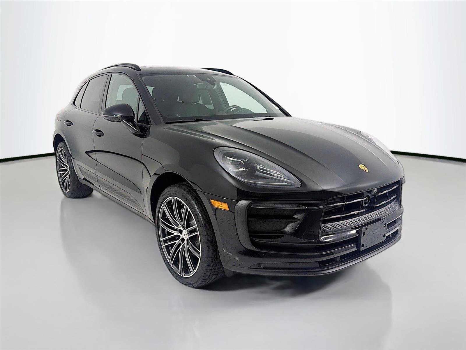 Certified 2023 Porsche Macan AWD/4WD image 30