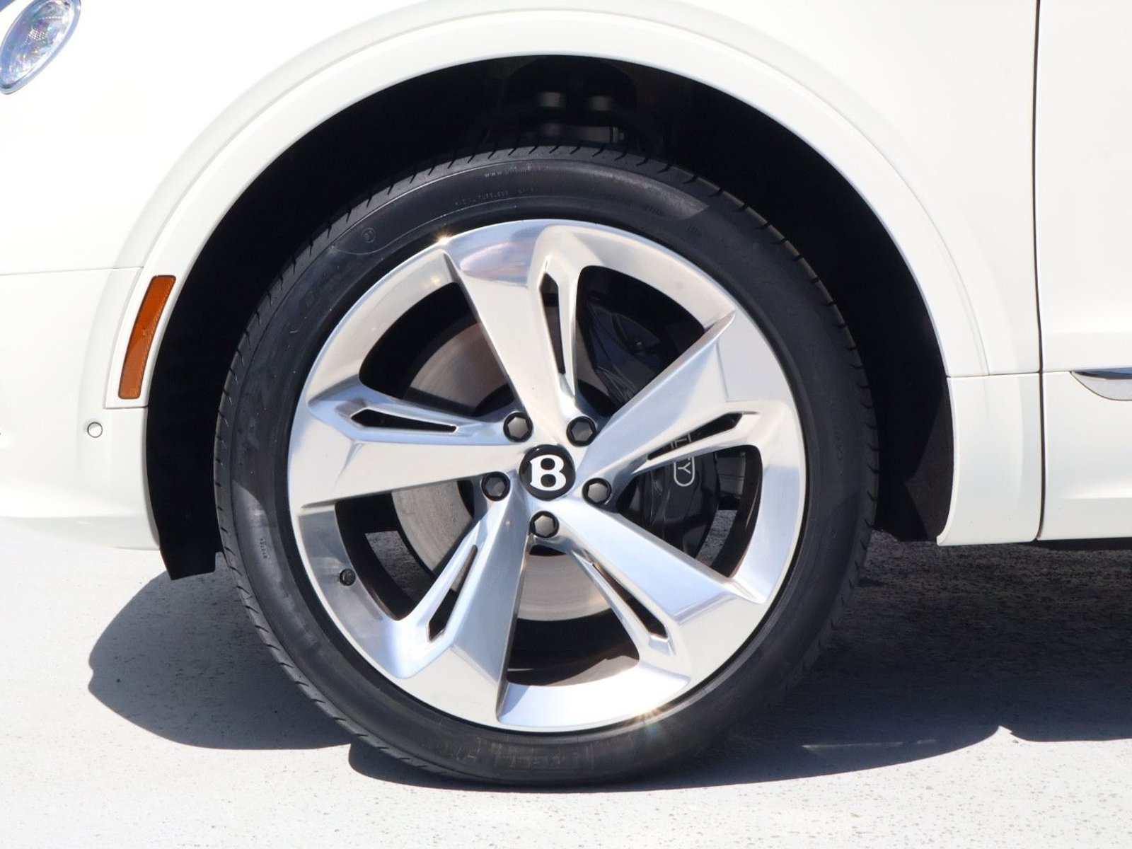 Certified 2023 Bentley Bentayga Extended Wheelbase AWD/4WD image 13