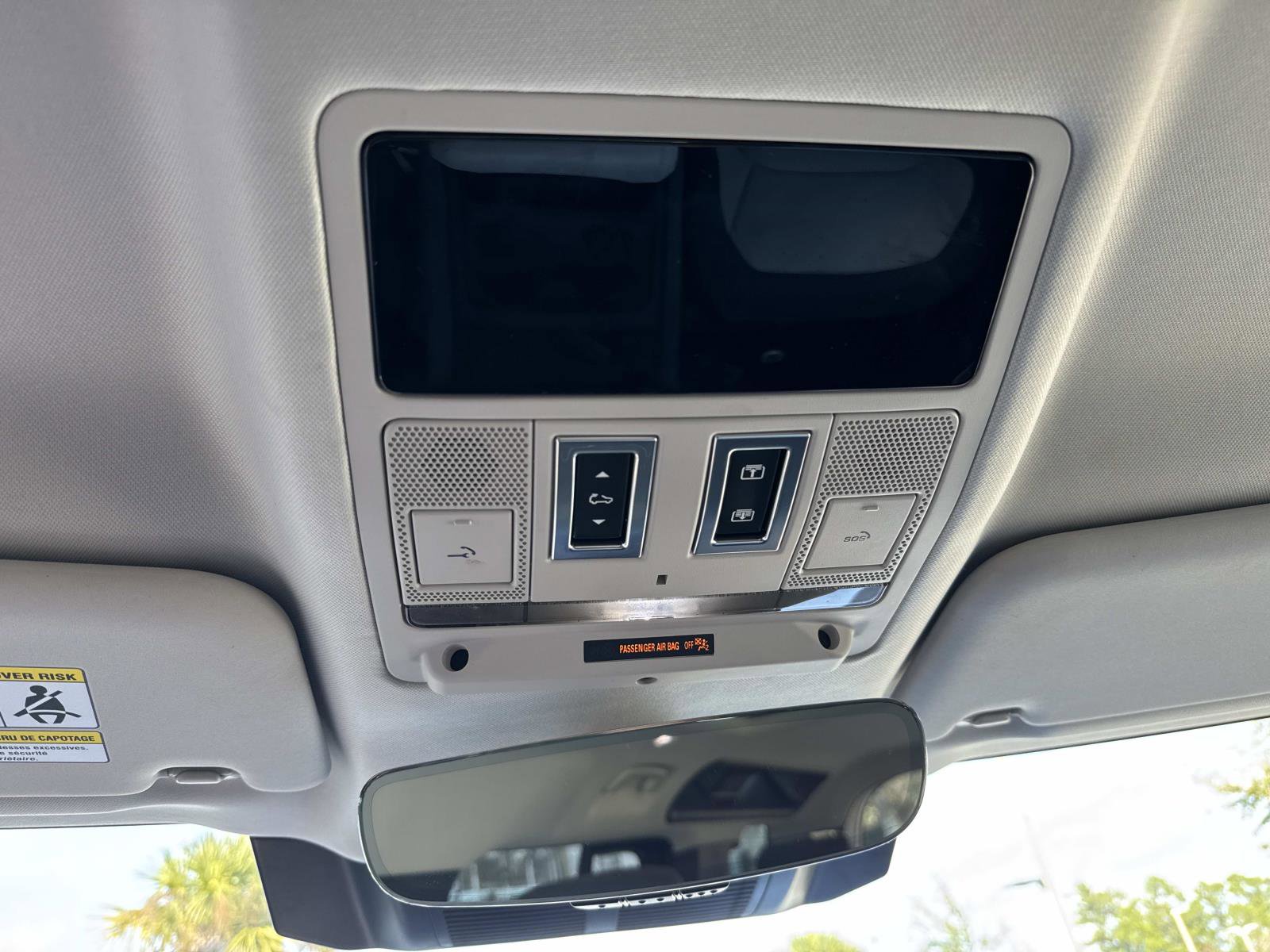 Used 2024 Land Rover Defender 110 X-Dynamic SE image 27