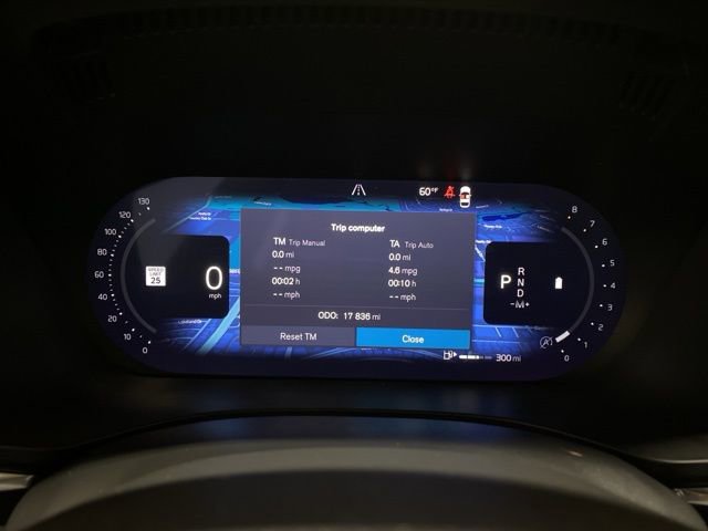 Used 2025 Volvo XC60 B5 Core image 10