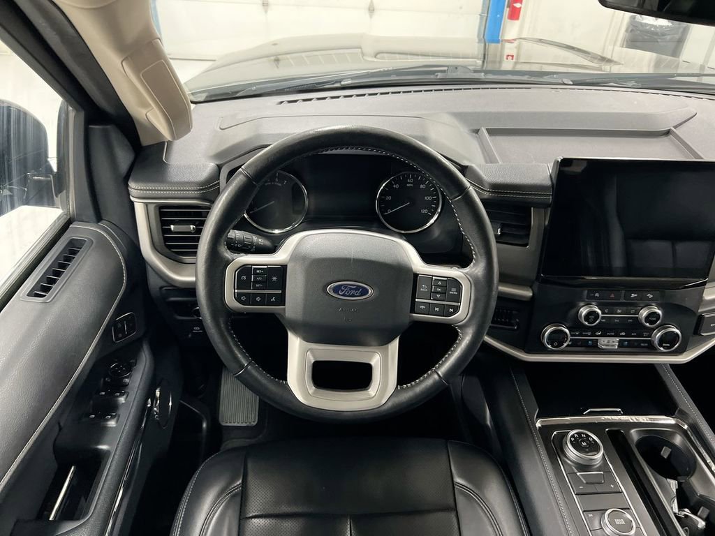 Used 2024 Ford Expedition XLT image 11