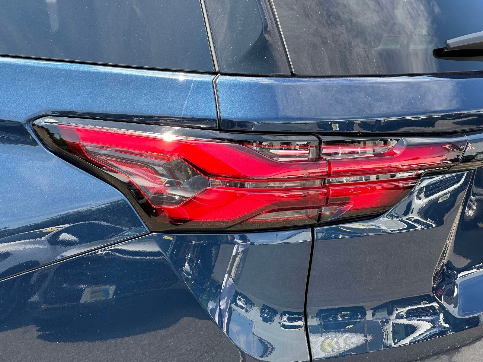 Used 2023 Chevrolet Traverse LT FWD image 7