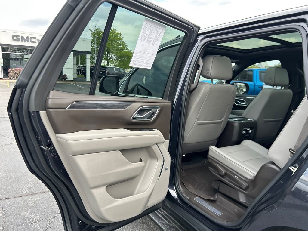 Certified 2023 GMC Yukon SLT w/ SLT Premium Package AWD/4WD image 37