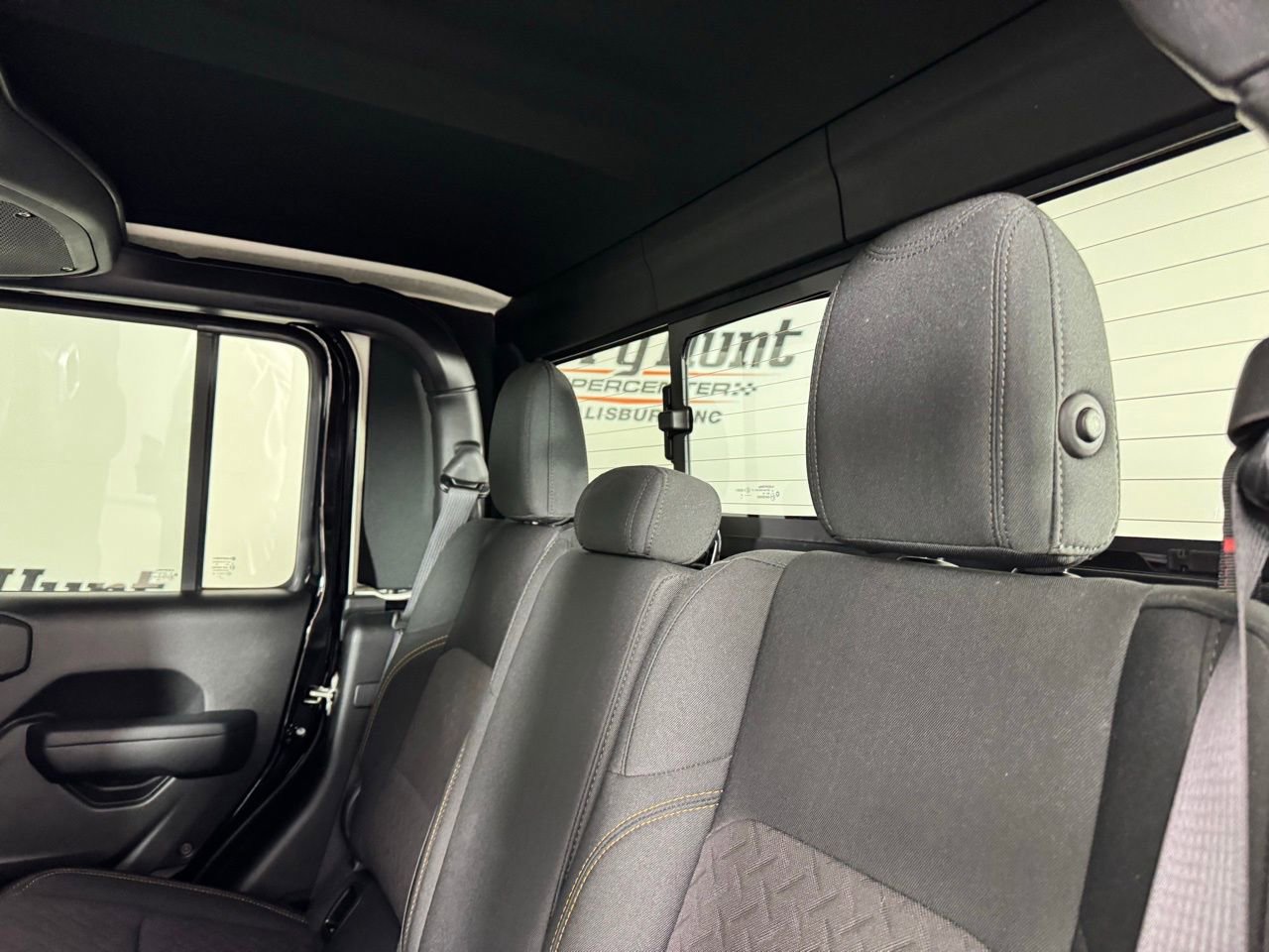 Used 2024 Jeep Gladiator Mojave AWD/4WD image 25