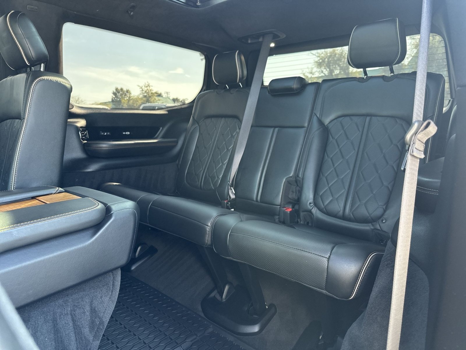 Used 2022 Jeep Grand Wagoneer Series III w/ Rear Seat Video Group 1 AWD/4WD image 27