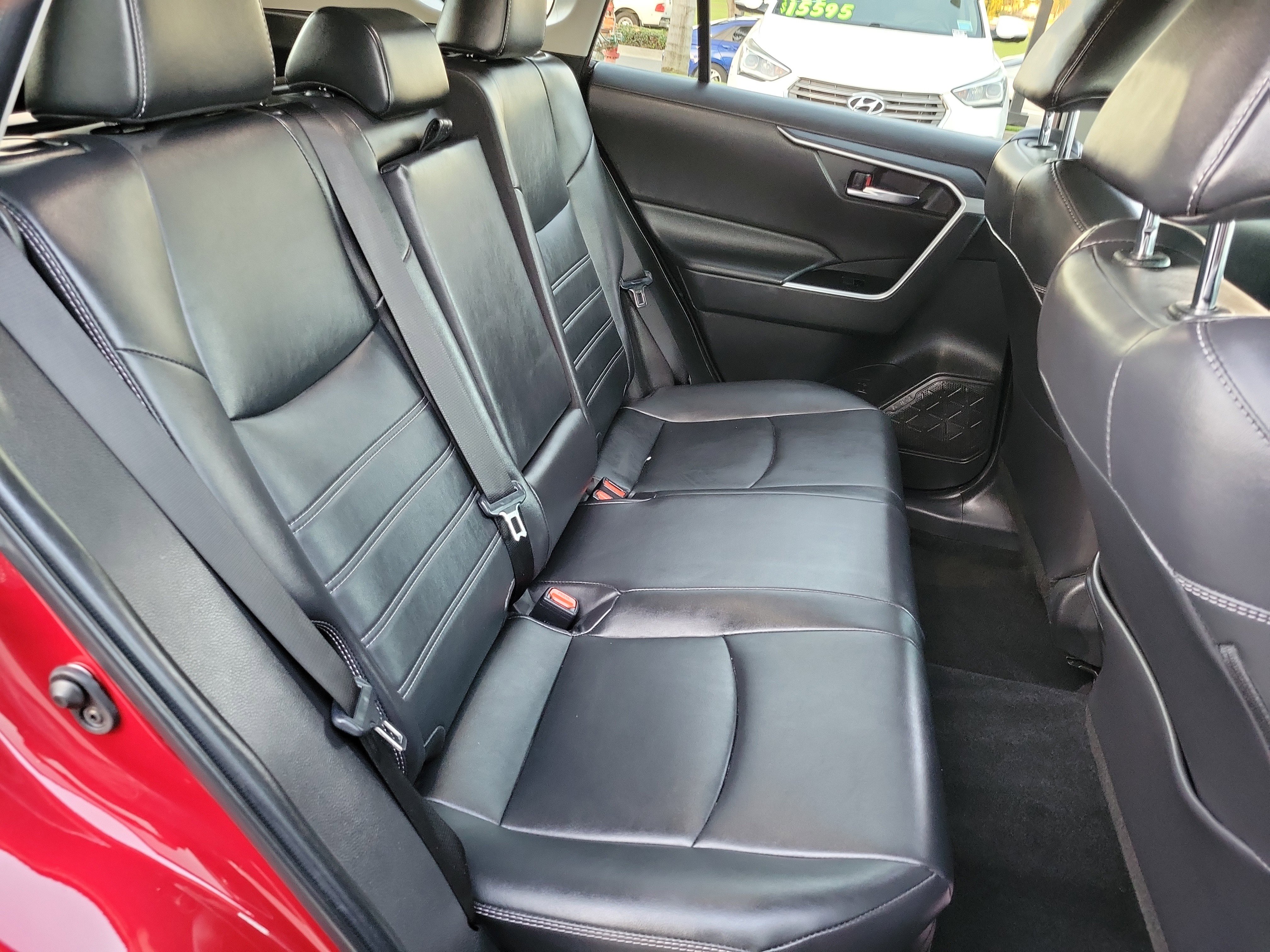 Used 2021 Toyota RAV4 XLE Premium image 23