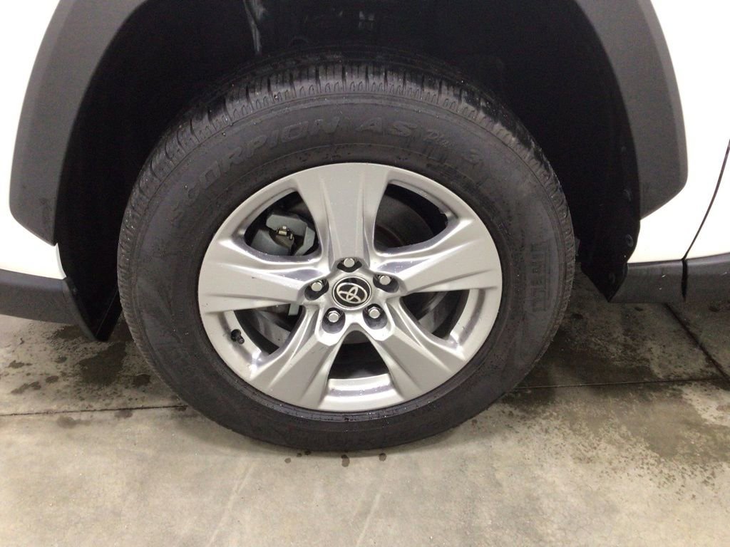 Used 2023 Toyota RAV4 XLE AWD/4WD image 8
