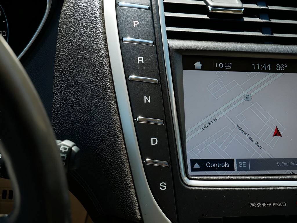 Used 2018 Lincoln MKX Reserve w/ Driver Assistance Package FWD image 24