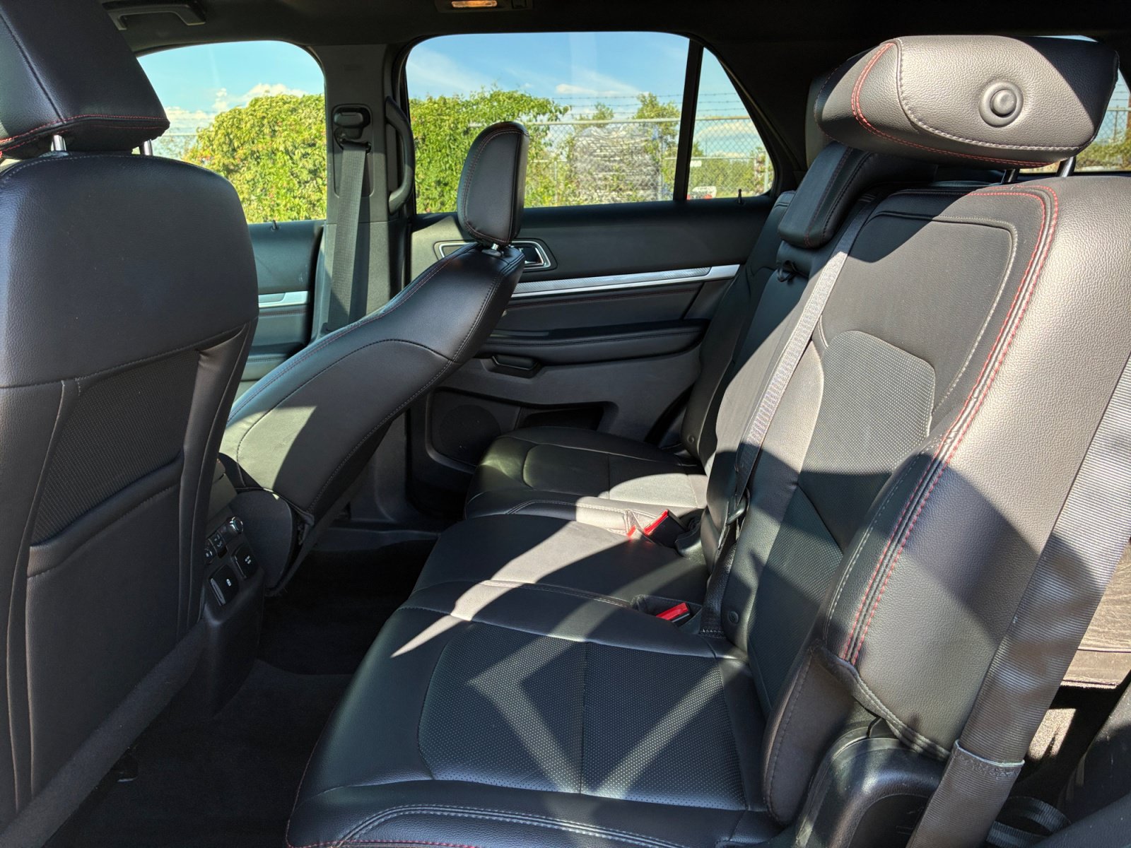 Used 2018 Ford Explorer Sport w/ Equipment Group 401A AWD/4WD image 17