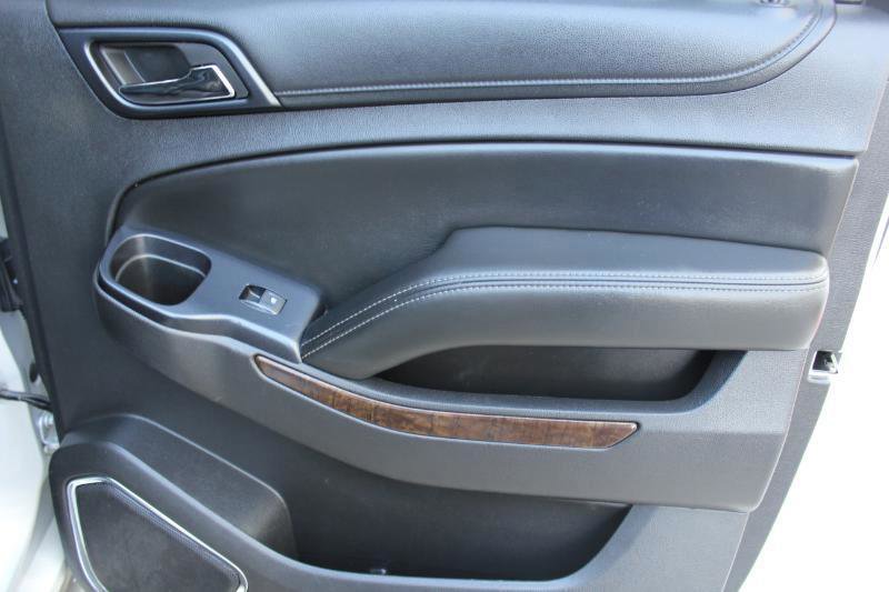 Used 2015 Chevrolet Suburban LT image 35